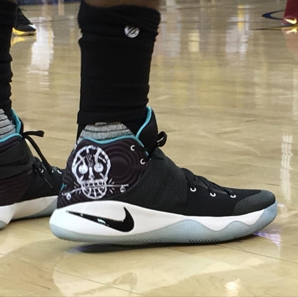 N I K E - Picture 4 of 4